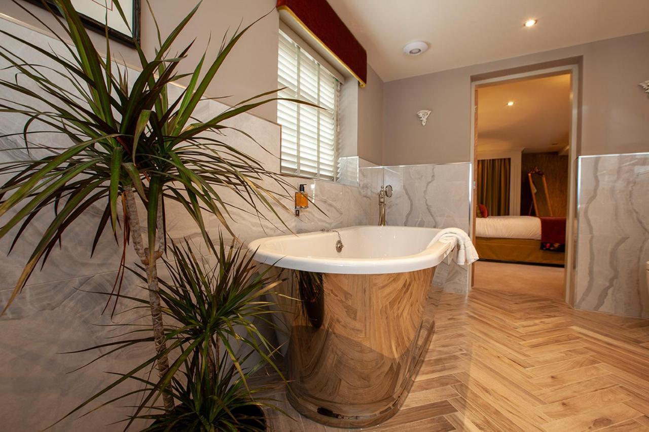 The Fox And Hounds Country Inn Пикъринг Екстериор снимка