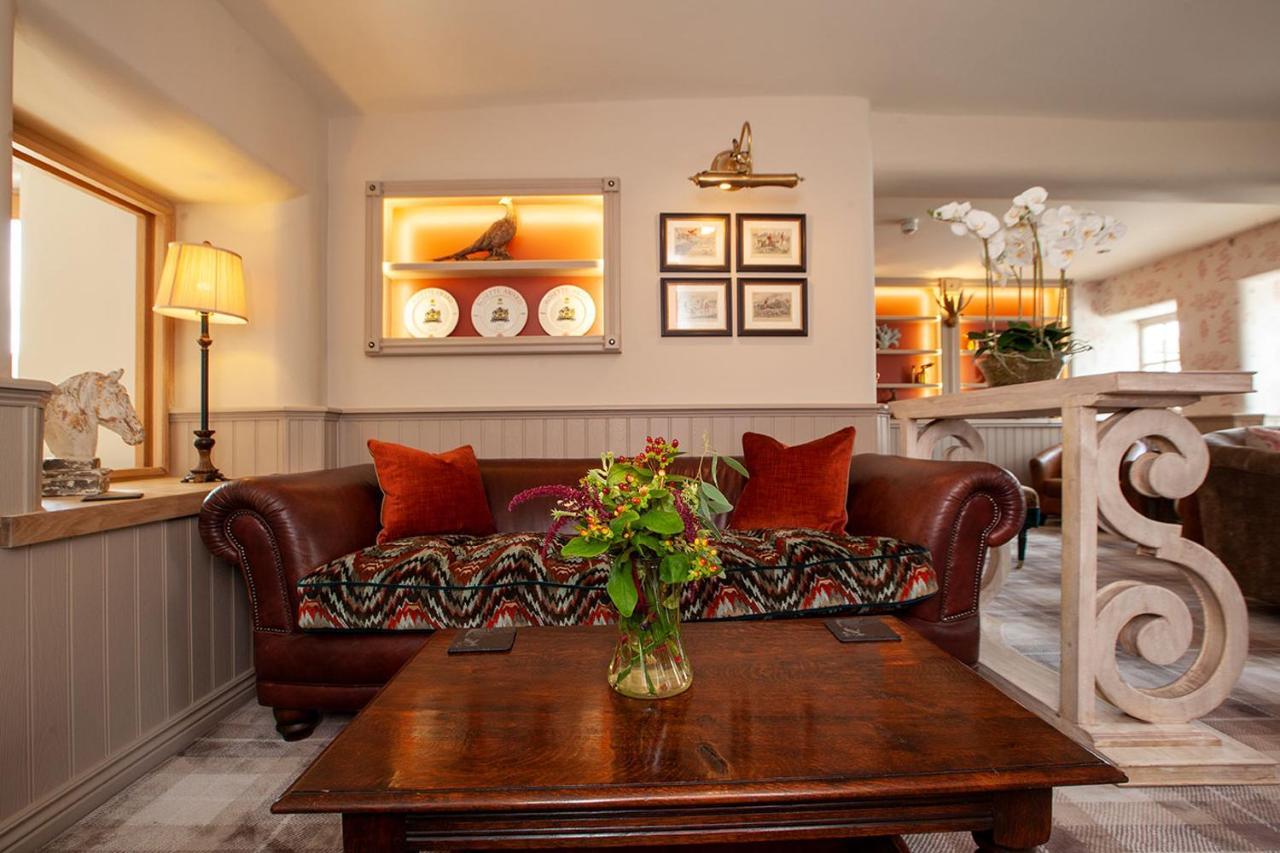 The Fox And Hounds Country Inn Пикъринг Екстериор снимка