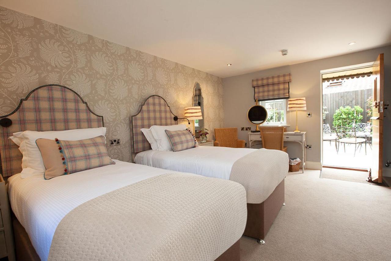 The Fox And Hounds Country Inn Пикъринг Екстериор снимка