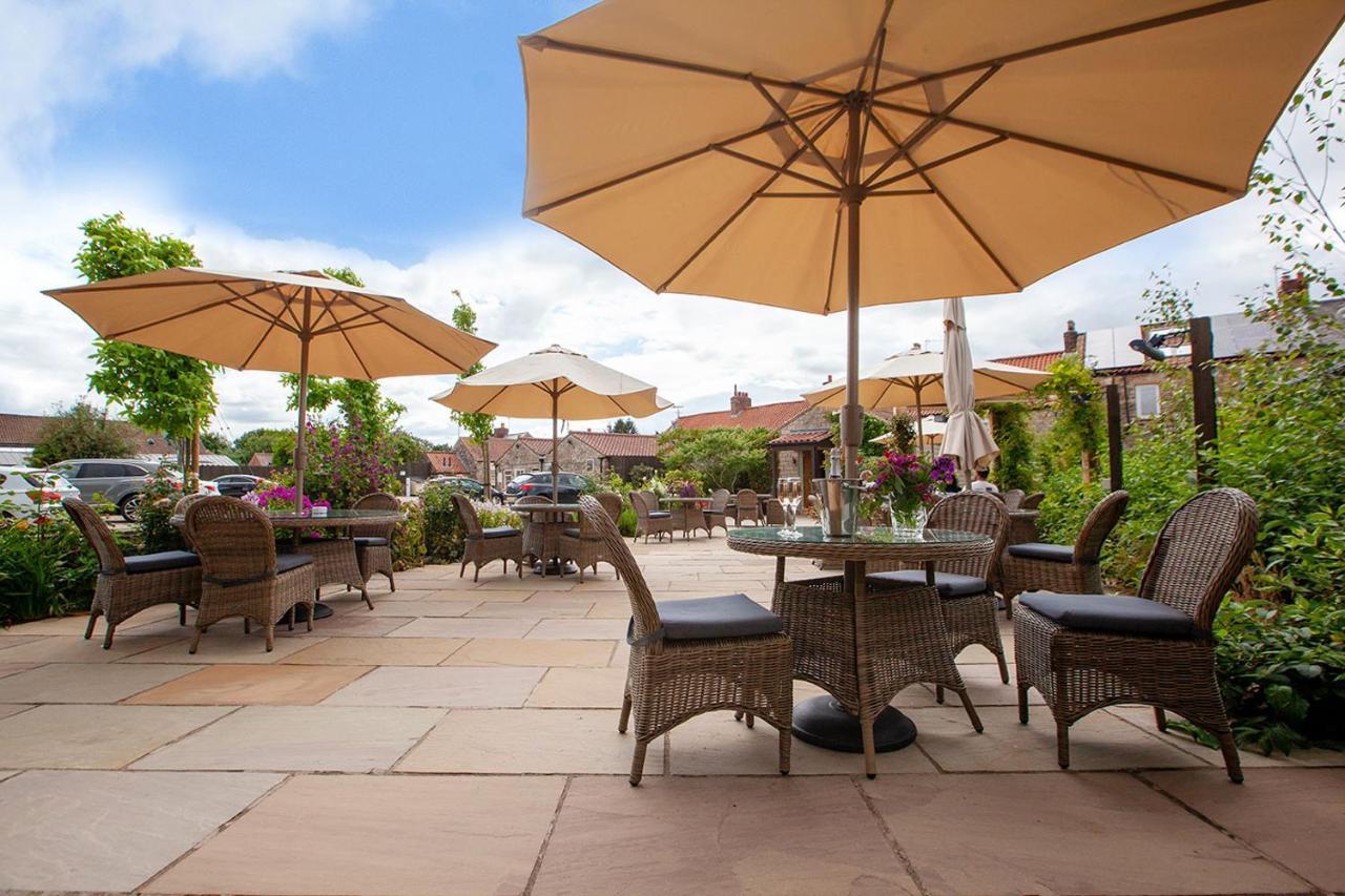 The Fox And Hounds Country Inn Пикъринг Екстериор снимка