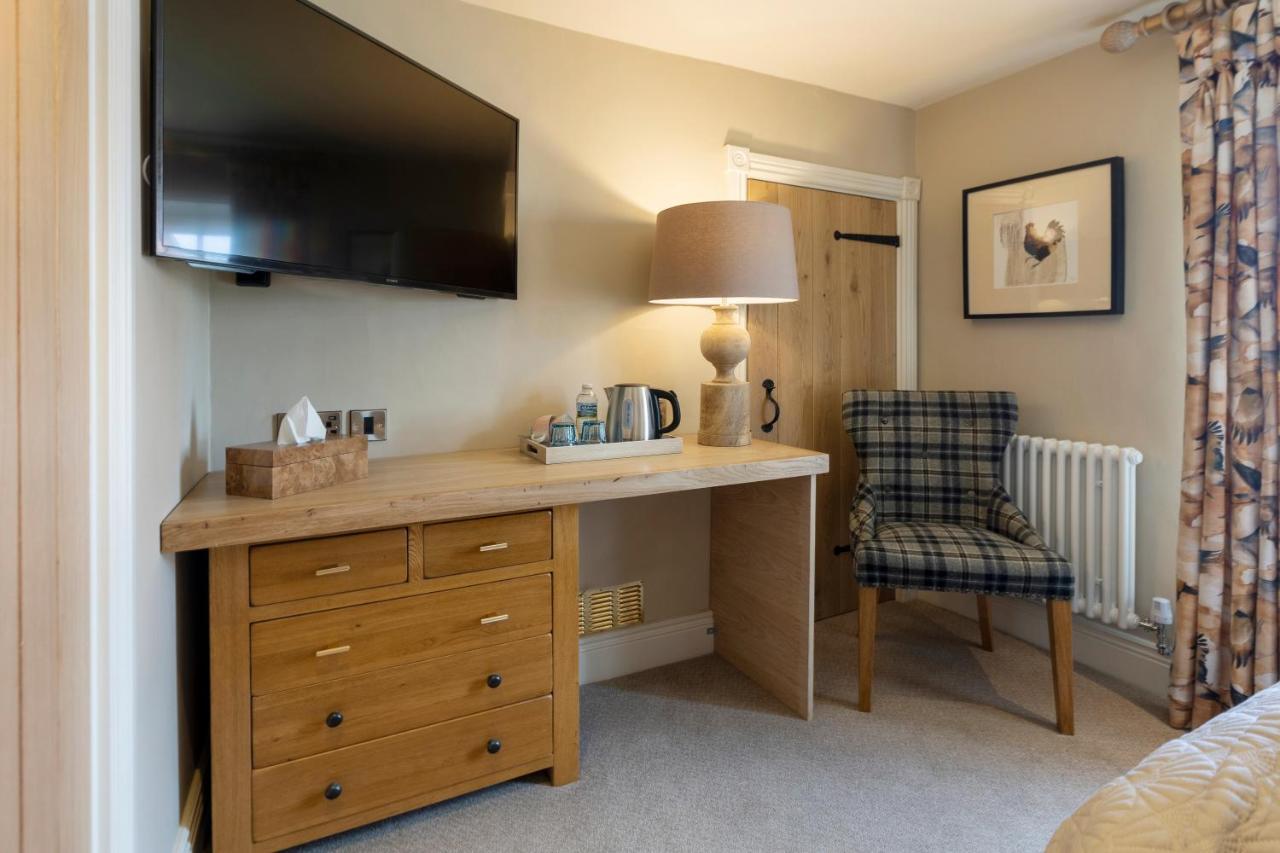 The Fox And Hounds Country Inn Пикъринг Екстериор снимка
