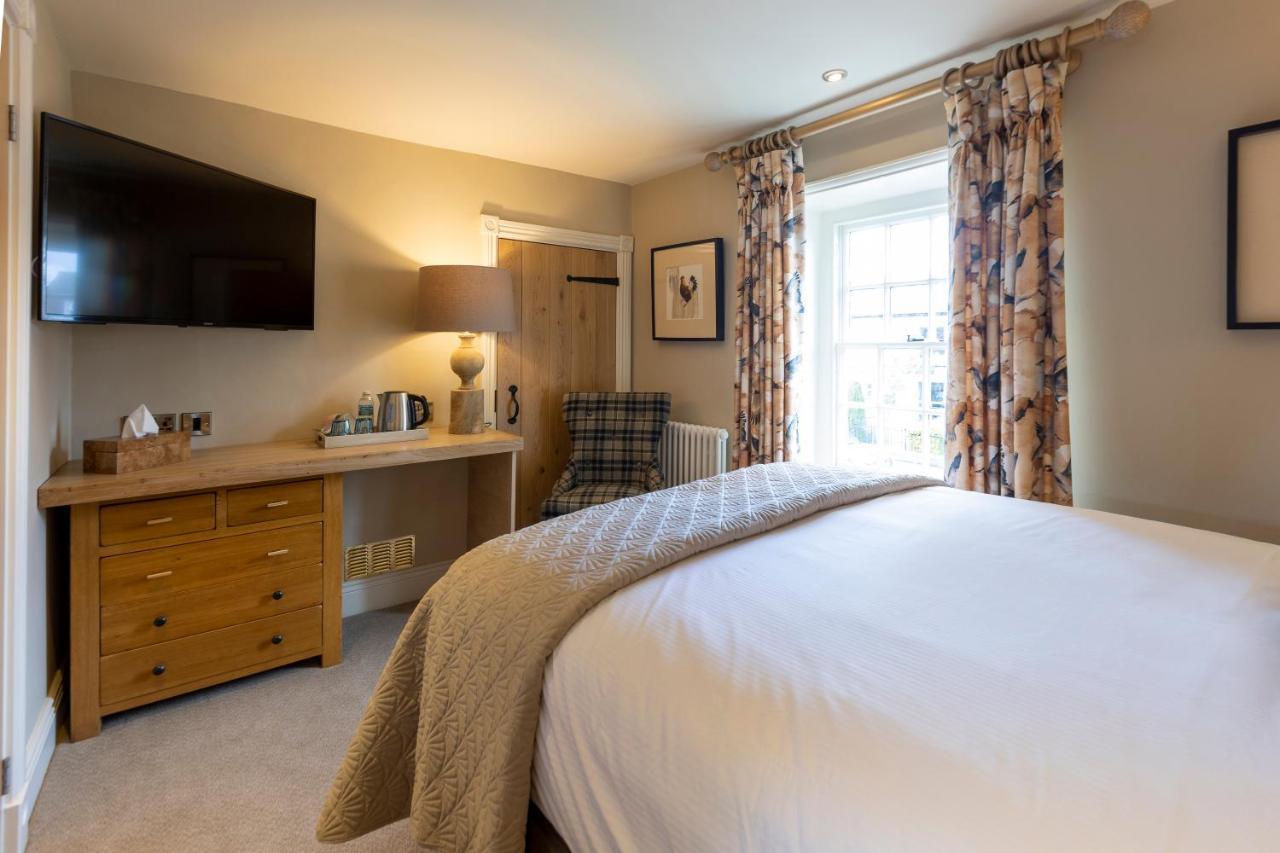 The Fox And Hounds Country Inn Пикъринг Екстериор снимка