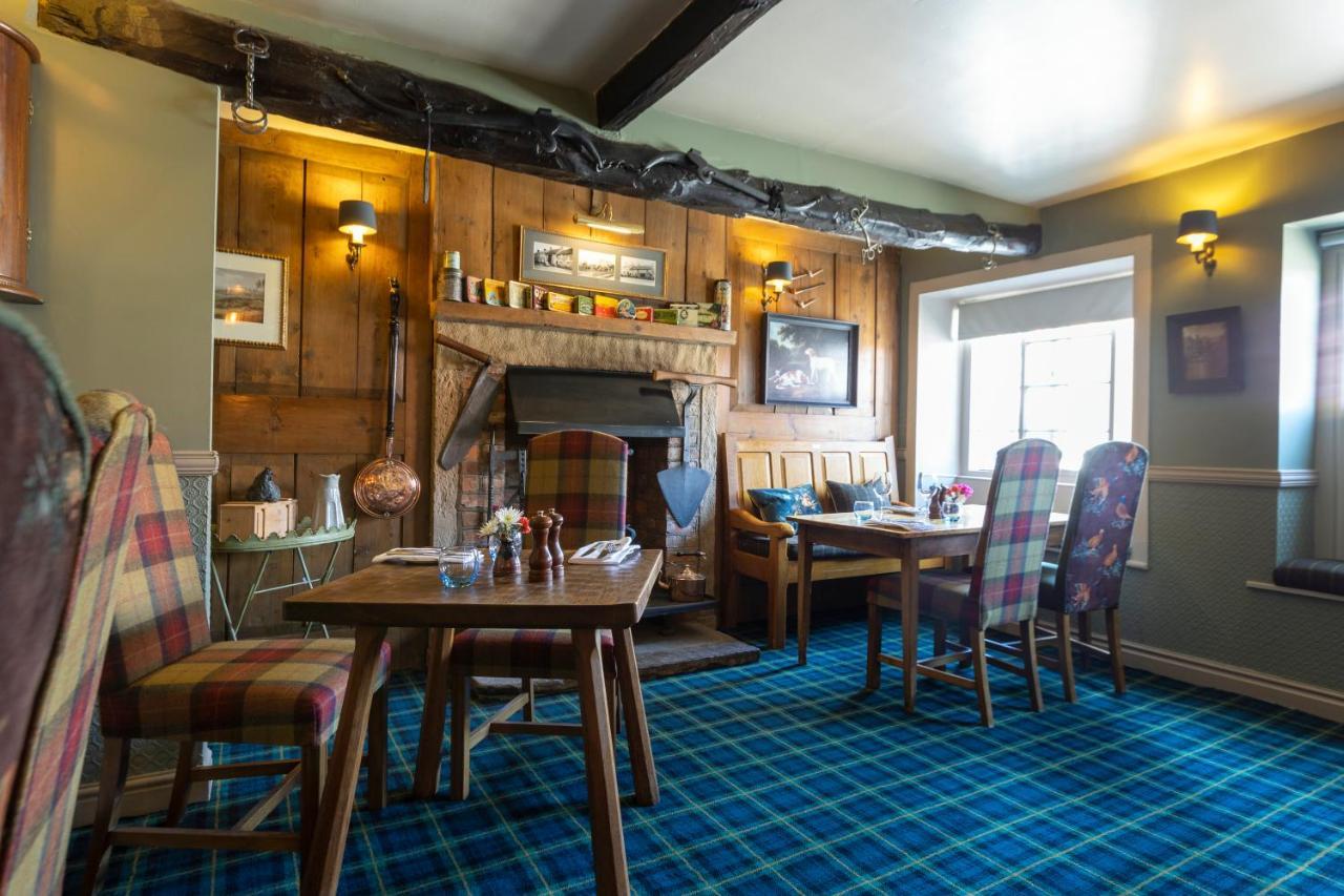 The Fox And Hounds Country Inn Пикъринг Екстериор снимка