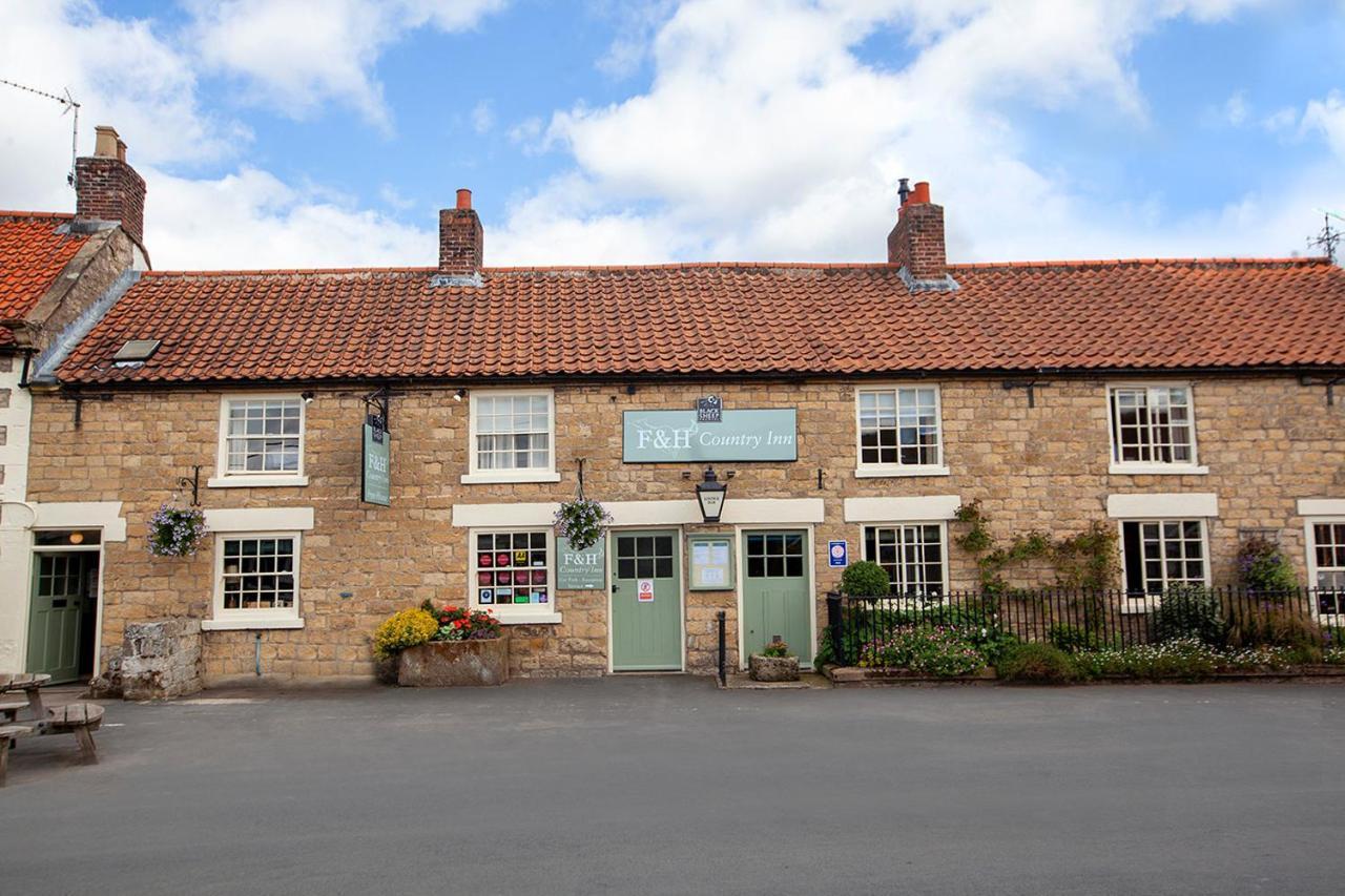 The Fox And Hounds Country Inn Пикъринг Екстериор снимка