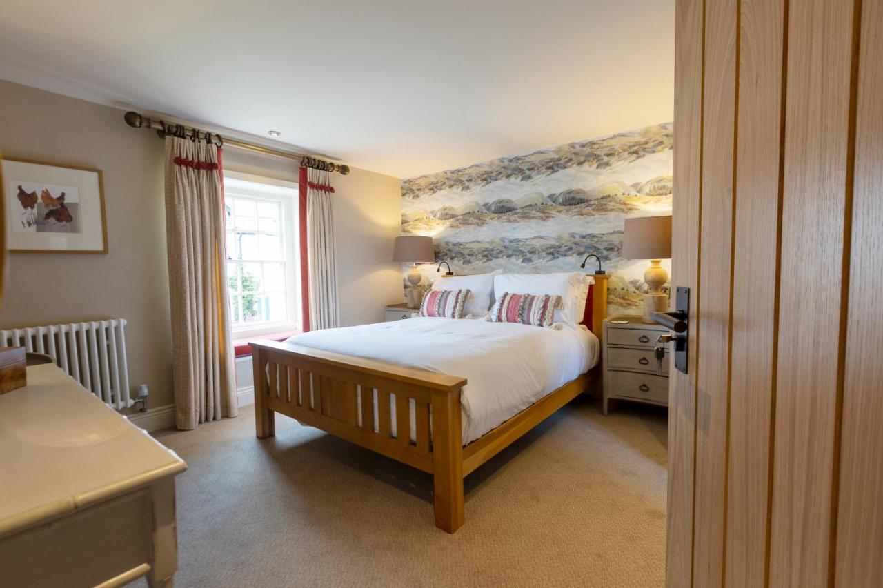 The Fox And Hounds Country Inn Пикъринг Екстериор снимка